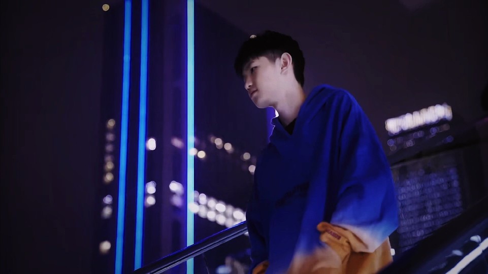 LPL抢分大战正式开启，11支战队争七个名额，RNG被抬进季后赛