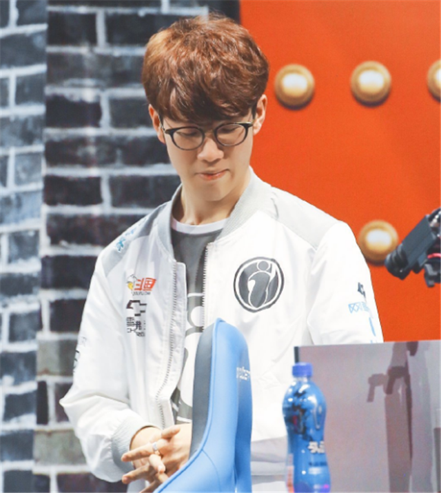 Peanut：只要能打架，纳亚菲利是一个很强的英雄